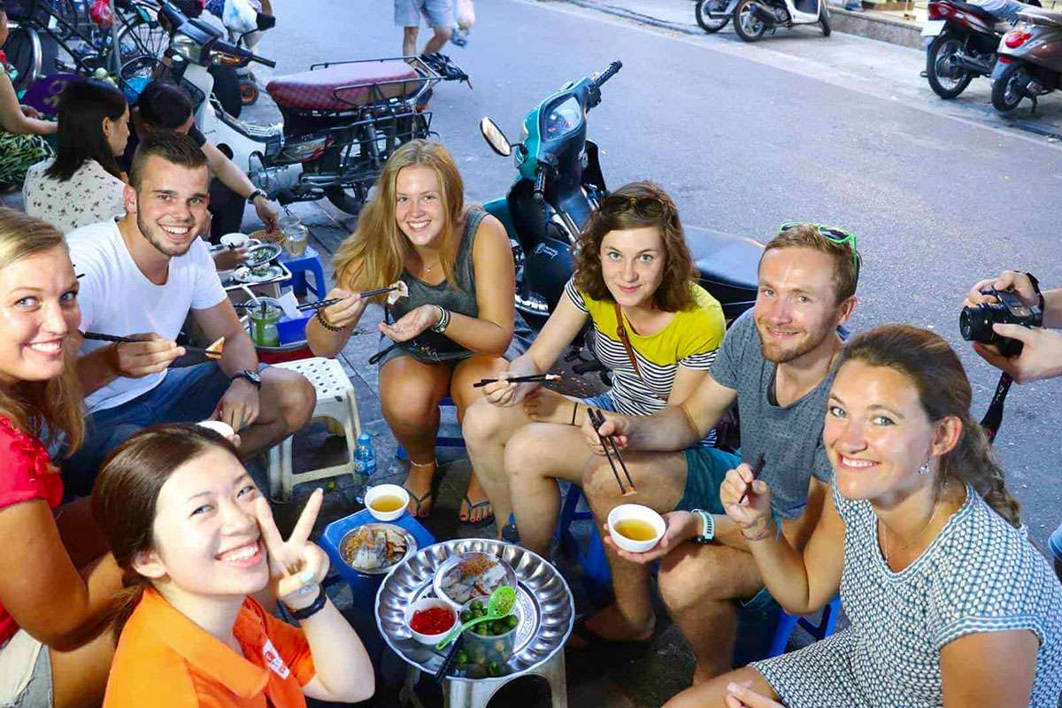 experience-eating-in-hanoi-best-food-in-hanoi-old-quarter