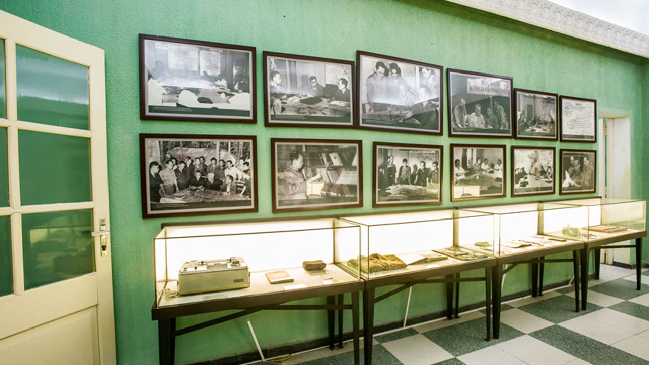 Paintings and artifacts at Thang Long Imperial Citadel